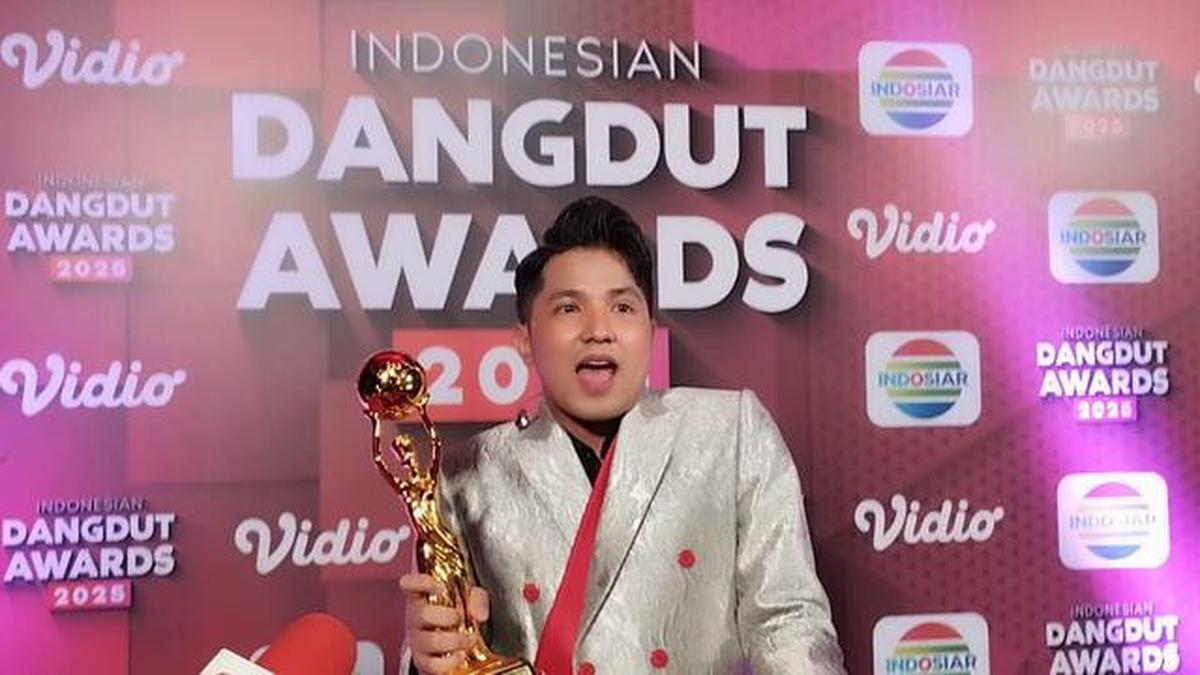 Jirayut Raih Piala Penyanyi Dangdut Solo Pria Terpopuler IDA 2025, Minta Jangan Dipanggil Pelawak Lagi