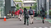 Penyidik Kejagung Datangi Kantor BGN, Dikawal TNI Bertas Hitam Besar