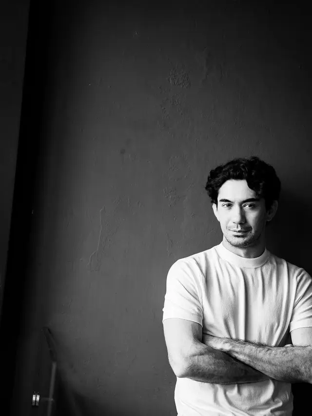 Reza Rahadian. (Foto: Dok. Instagram @officialpilarez)