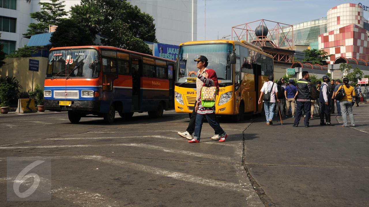 20160322-Aksi Unjuk Rasa Pengemudi Angkutan Darat, Terminal Blok M Sepi-Jakarta