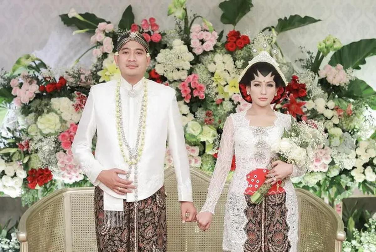 Profil Raden Brotoseno Suami Tata Janeta, Kini Jadi Produser Film Usai Diberhentikan dari Kepolisian