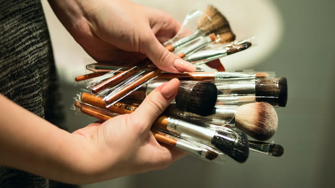 Jenis Brush Makeup yang Wajib Dibawa saat Traveling
