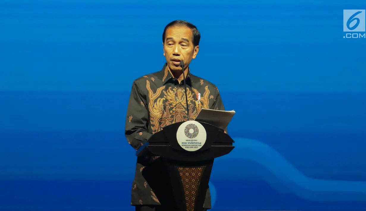 Presiden Joko Widodo saat berpidato dalam Bali Fintech Agenda IMF-WB 2018 di Nusa Dua, Bali, Kamis (11/10). Acara ini membahas berbagai peluang dan tantangan yang bisa diperoleh dari teknologi. (Liputan6.com/Angga Yuniar)