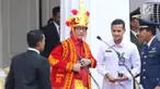 Ada hal menarik dari upacara ini. Seluruh tamu undangan termasuk para menteri Kabinet Kerja mengenakan pakaian adat dari berbagai daerah.