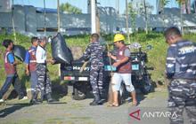 TNI AL Gelar Operasi Trisila-26: Bersih Pantai dan Bakti Sosial di Monumen MNEK Makassar