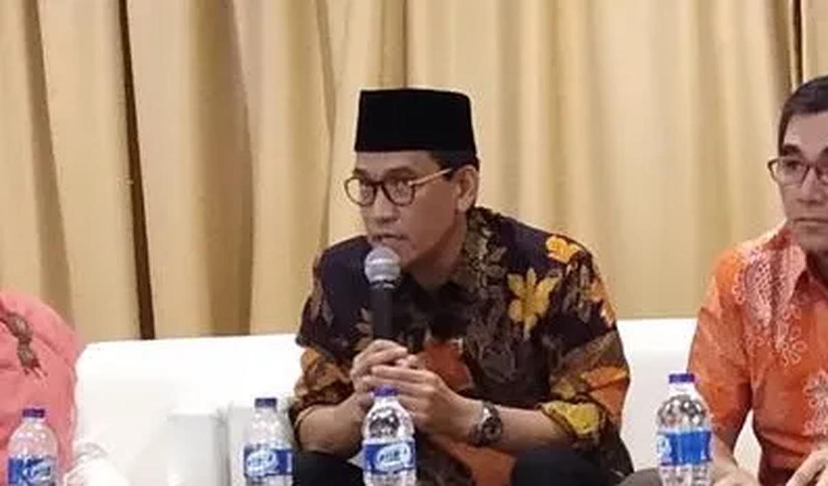 Lisman mendesak Kapolda Metro Jaya Irjen Pol Karyoto bersikap tegas dalam menanggapi kasus ini. Kalau perlu, kata dia, segera menangkap Rocky Gerung.
