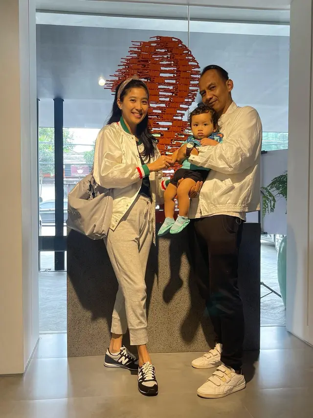 [Fimela] Penuh Kehangatan, Ini 6 Potret Kebersamaan Olivia Zalianty dengan Sang Buah Hati