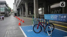 Suasana parkir sepeda di kawasan stasiun MRT Cipete Raya, Jakarta, Senin (14/10/2019). Pemprov DKI Jakarta bakal memberikan fasilitas parkiran sepeda di halte-halte bus Transjakarta sehingga warga bisa menaruh sepeda dan berpindah ke tranportasi umun. (Liputan6.com/Faizal Fanani)