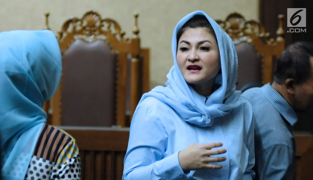 Deisti Astriani Tagor usai mengikuti sidang lanjutan dugaan korupsi e-KTP dengan terdakwa Setya Novanto di Pengadilan Tipikor, Jakarta, Kamis (18/1). Sidang beragendakan mendengar keterangan saksi. (Liputan6.com/Helmi Fithriansyah)