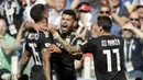 Para pemain Argentina merayakan gol yang dicetak oleh Sergio Aguero ke gawang Islandia pada laga Piala Dunia di Stadion Spartak, Sabtu (16/6/2018). Argentina bermain imbang 1-1 dengan Islandia. (AP/Matthias Schrader)