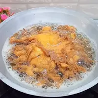 Jadi Tambah Krispi, Ini Trik Bikin Telur Dadar Keriting Tanpa Hilangkan Protein (YouTube/Uli's Kitchen)