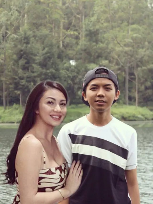 6 Editan Foto Ariel Tatum Bareng dengan Fans Ini Halu Banget, Kocak
