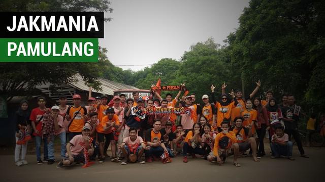 Berita video Angga Fraceka ketua gunung Sindur sub Pamulang, merekam persiapan keberangkatan para Jakmania ke Stadion Utama Gelora Bung Karno untuk menyaksikan Persija melawan Mitra Kukar, Minggu (9/12/2018).