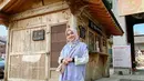 OOTD hijab warna lilac ala Bianca Kartika juga bisa kamu jadikan inspirasi. Padukan vest warna lilac dengan kemeja warna putih. Untuk bawahan, kamu bisa memakai plisket skirt warna putih. (Instagram/biancakartika).