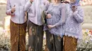 Selanjutnya, Jharna mengganti pakaiannya menjadi kebaya modern warna lilac. Kebayanya dipadukan dengan kain batik warna coklat. [Foto: IG/@bagusjepret].