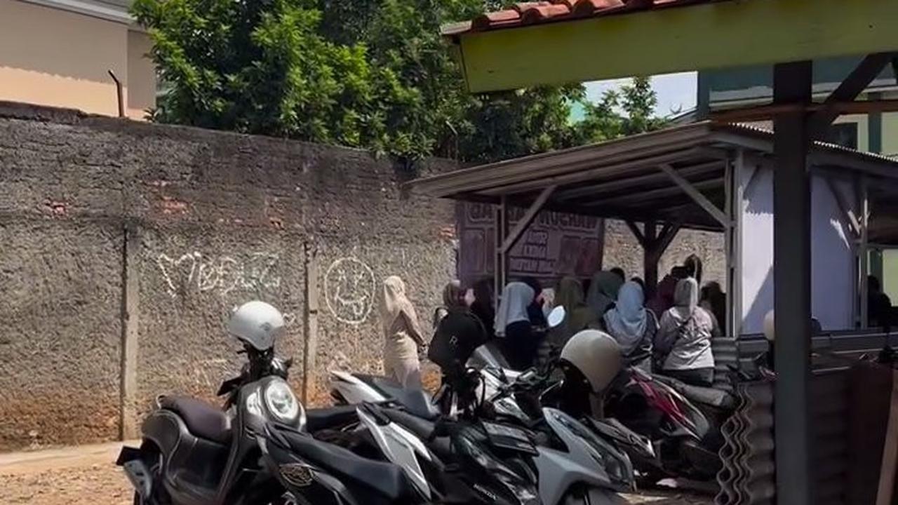 8 Potret Warung Jualan Eriska Nakesya Istri Young Lex, di Belakang Rumah Tinggal Jalan - Sederhana tapi Belum Buka Sudah Banyak yang Antri
