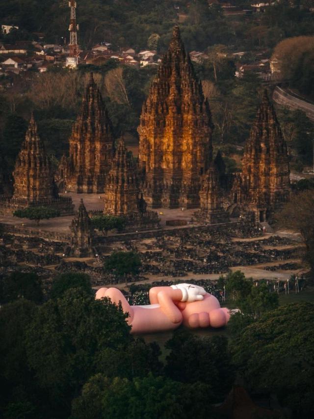 KAWS Holiday di Candi Prambanan