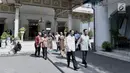 <p>Presiden Joko Widodo bersama Sri Sultan Hamengkubuwono X berjalan di Keraton Yogyakarta, Jumat (28/9). Jokowi dan rombongan tiba di keraton sekira pukul 08.15 WIB. (Liputan6.com/HO/Biropers)</p>