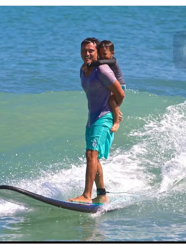 Potret Tipi Jabrik Kakak Luna Maya yang Seorang Surfer