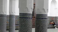 Pembangunan Masjid Raya Paris ini terinspirasi oleh Masjid Alhambra yang terdapat di Spanyol dengan mengadopsi gaya bangsa Moor (Maroko). (Bola.co/Vitalis Yogi Trisna)