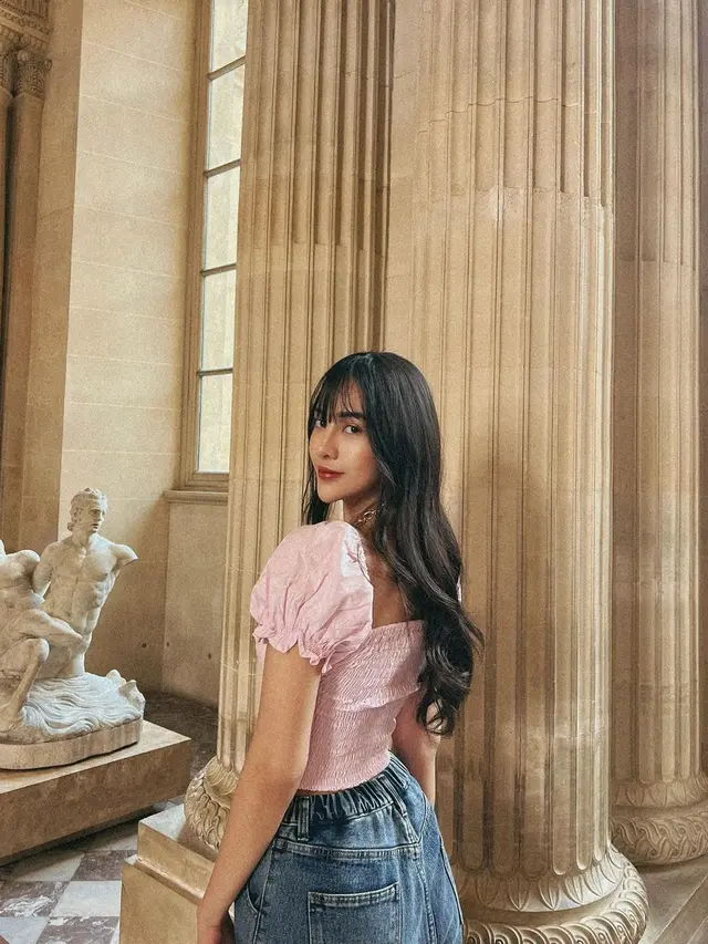 Gaya Anya Geraldine Pakai Outfit Cewek Kue, Manis Banget