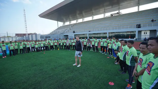 Coach Timo Scheunemann - Sepak Bola Putri