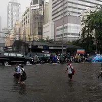 Hujan Deras, Jl. Mas Mansyur tergenang lalu lintas tersendat, | foto istimewa