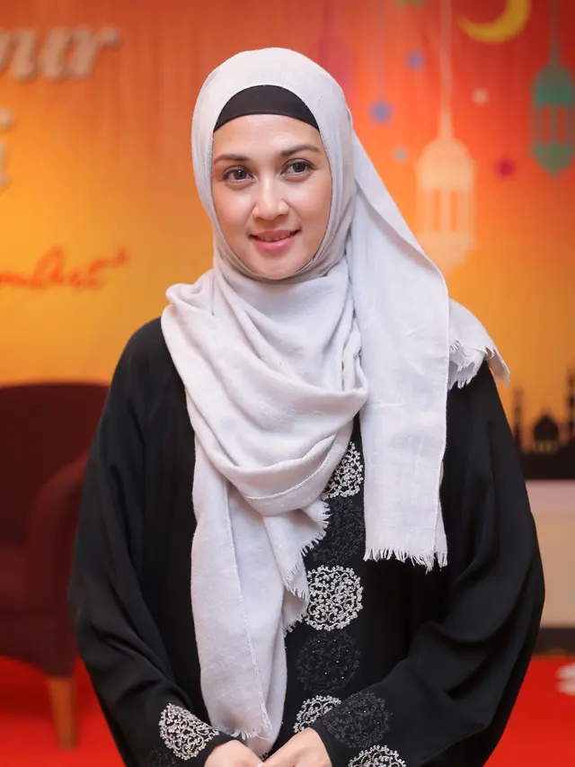 [Bintang] Dina Lorenza