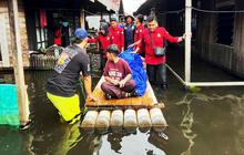 Bupati Banjar Salurkan Bantuan Banjir di Kawasan Keraton, Tegaskan Komitmen Peduli Warga