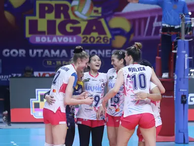 Tim putri Jakarta Livin' Mandiri merayakan kemenangan atas Jakarta Pertamina Enduro dalam lanjutan putaran kedua Proliga 2026 di GOR Utama, Bojonegoro, Jumat (13/2/2026). (Dok. PBVSI)