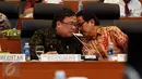 (Ki-ka) Menkeu Bambang Brodjonegoro dan Menteri PPN Sofyan Jalil saat Rapat Kerja di Senayan, Jakarta, Kamis (15/10/2015). Pemerintah mengurangi alokasi belanja daerah untuk kedua kalinya pada RAPBN 2016 sebesar 0,51 persen. (Liputan6.com/JohanTallo)
