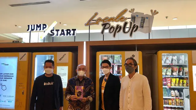 Menteri Koperasi dan UKM Teten Masduki mendukung peluncuran Vending Machine UMKM Kolaborasi Blibli dengan Jumpstart, di Locale Pop Up, Lantai 3, West Mall Grand Indonesia, Senin (30/5/2022).