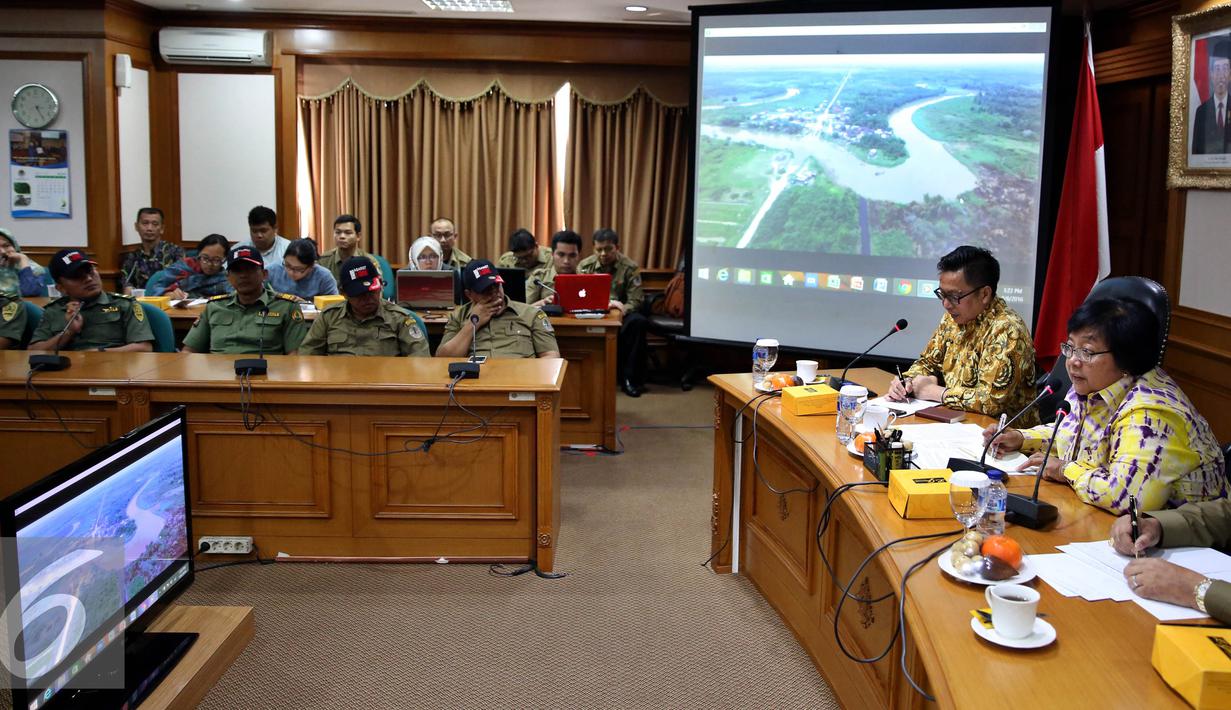 Menteri Siti menjelaskan ketujuh Penyidik PNS Kementrian LHK yang disandera yaitu PT Andika Permata Sawit Lestari berhasil dibebaskan oleh Satgas TNI Jakarta, Selasa (6/9). (Liputan6.com/Johan Tallo)