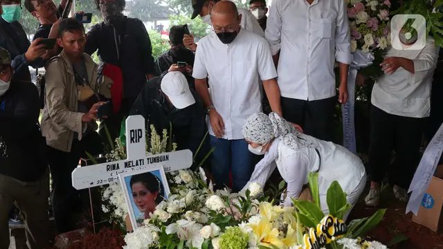 Prosesi Pemakaman Aktris Senior Rima Melati
