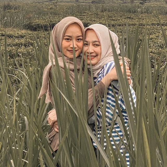 6 Potret Sella Brata, Sepupu Nagita Slavina yang Jarang Tersorot