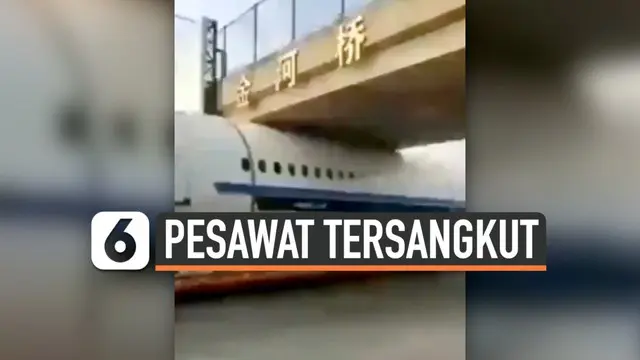 Sebuah pesawat berjenis Airbus A320 tersangkut di bawah jembatan. Insiden ini terjadi ketika pesawat yang sedang dalam perbaikan diangkut dengan truk trailer melewati jembatan.