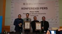 Penyerahan penghargaan resmi oleh MURI kepada IROPIN dan OneSight EssilorLuxottica Foundation berlangsung pada Pertemuan Ilmiah Tahunan pertama (PIT) IROPIN yang digelar di Yogyakarta pada Jumat (22/09/2023). Pada acara tersebut, lebih dari 1.100 optometris di Indonesia berkumpul untuk membahas inovasi terbarudalam manajemen perawatan dan pemeliharaan penglihatan.