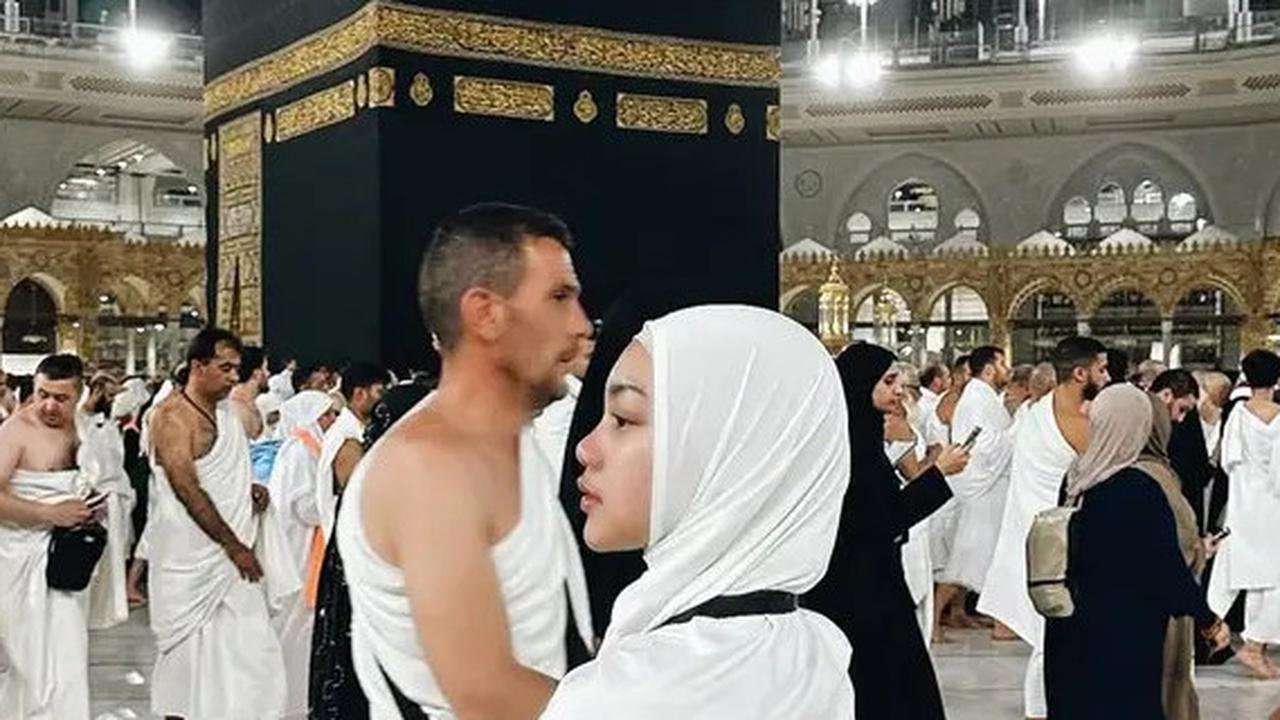 Beda Dari yang Lain, 6 Artis Ini Pilih Menikmati Pergantian Tahun Baru 2025 dengan Ibadah Umrah di Tanah Suci