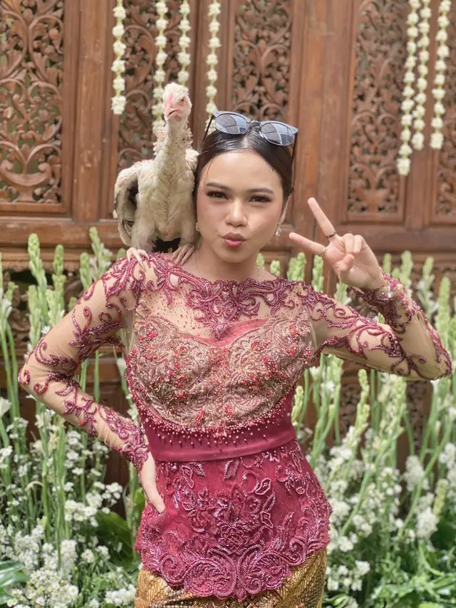 6 Potret Artis di Pernikahan Via Vallen, Gayanya Curi Perhatian