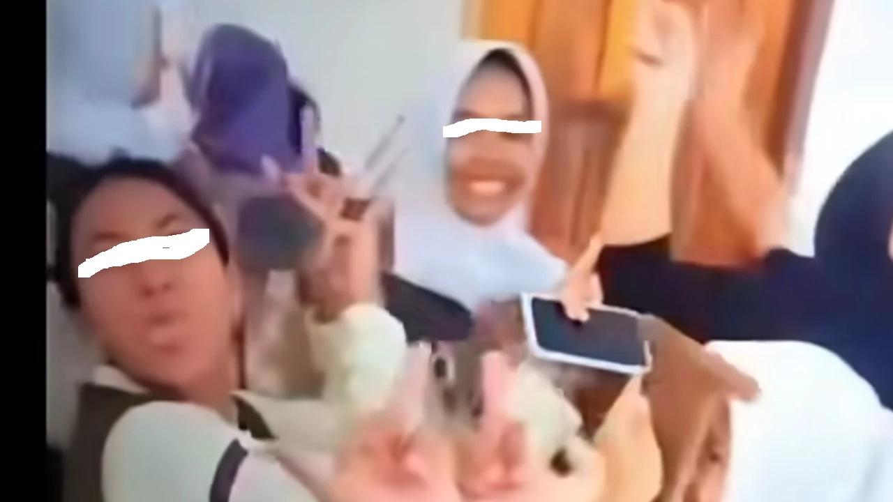 Siswa di SMAN 1 Purwakarta olok-olok guru