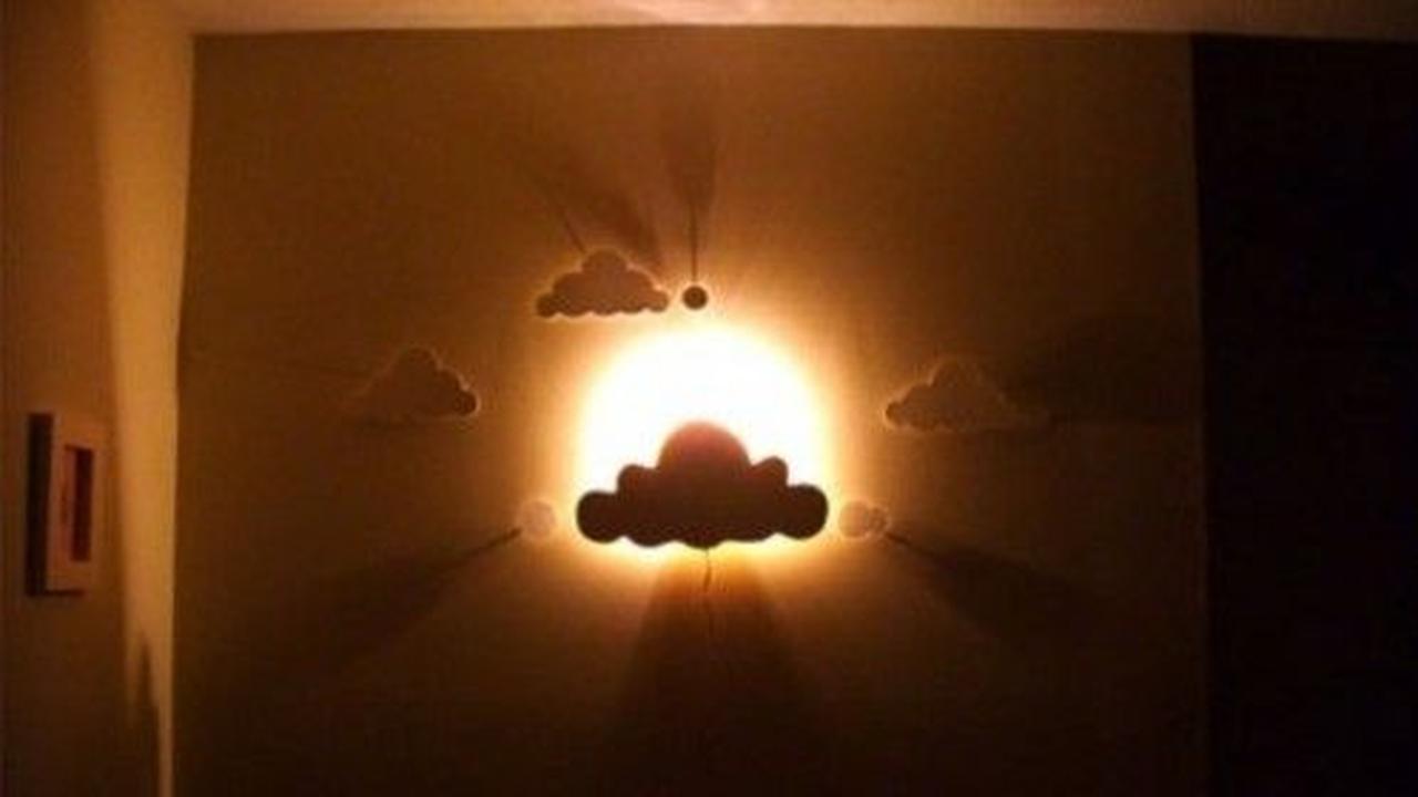 4. Desain Lampu Kamar Tidur Berwarna Hangat<br>