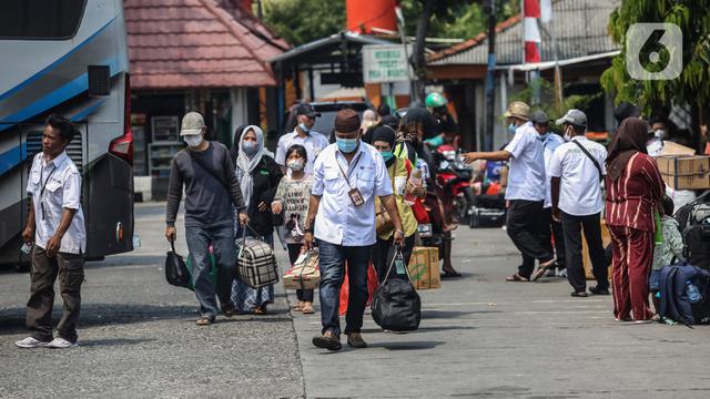 Terminal Kalideres Mulai Dipadati Pemudik