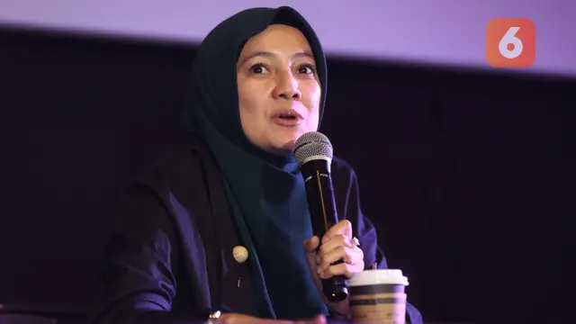 [Fimela] Cut Mini Berhijab