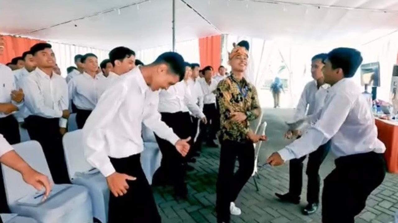 3. Nyanyi Bareng