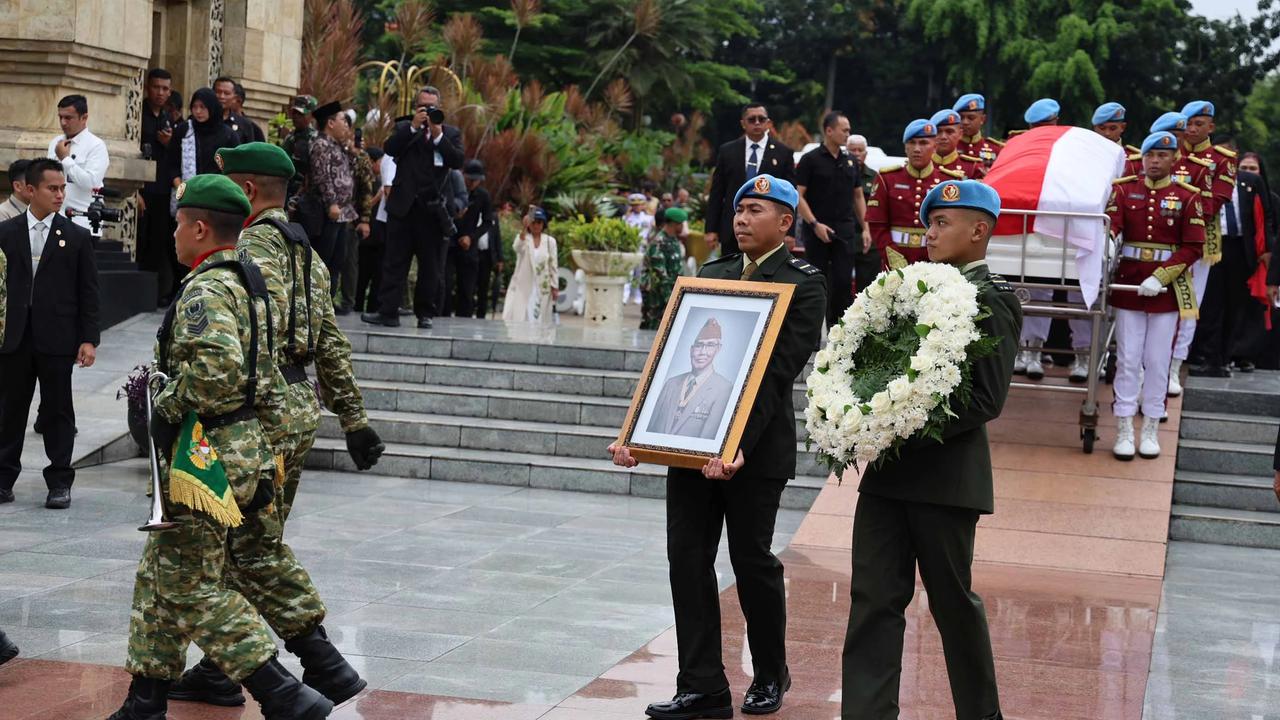 FOTO: Pemakaman Try Sutrisno