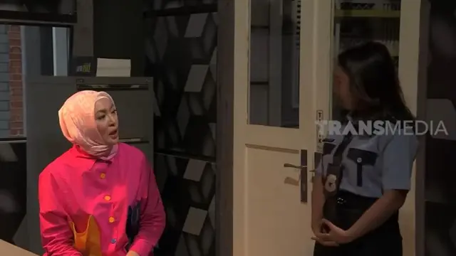 Angelina Sondakh dan Kiki Saputri