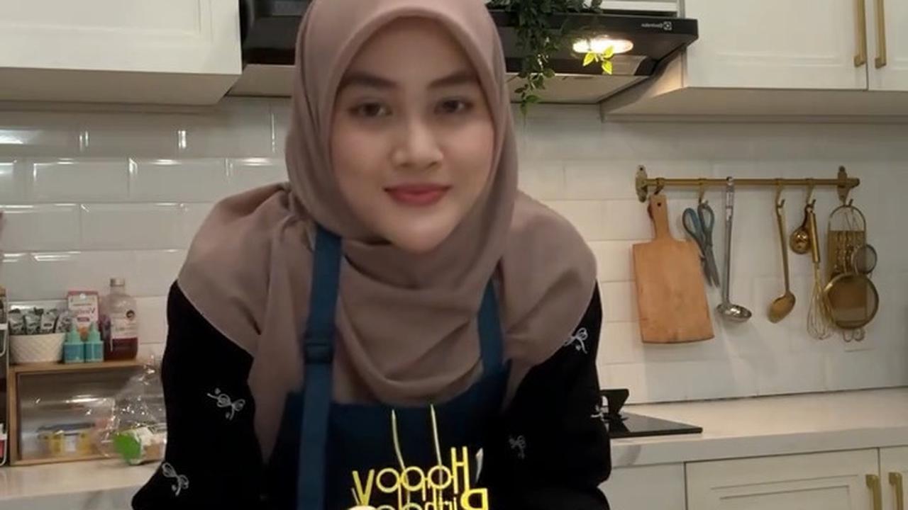 Henny Rahman Pilih Buat Kue Ulang Tahun Sendiri untuk Sang Putra, Haru Lihat Tumbuh Kembang Anak