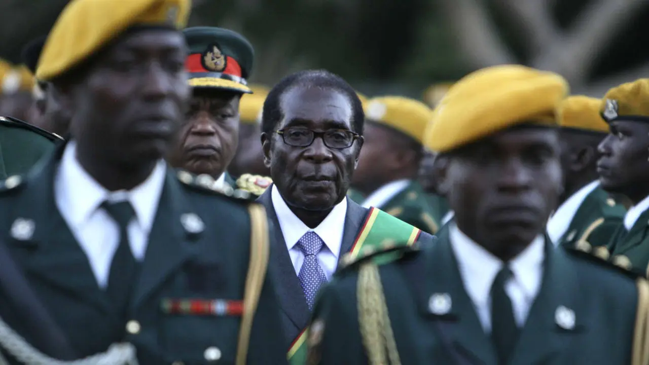 Presiden Zimbabwe Robert Mugabe pada upacara pelantikannya di State house di Harare, Zimbabwe, 2008. (Tsvangirayi Mukwazhi / AP)