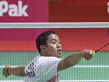 Aksi Fredy Setiawan atlet bulutangkis Indonesia di Asian Paragames 2018  di Istora Senayan, Minggu (7/10/2018).  (Bola.com/Peksi Cahyo)