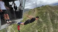 4 Potret Boy William Pacu Adrenalin dengan Bungee Jumping Ekstrem Tertinggi di New Zealand, Netizen Gemetar